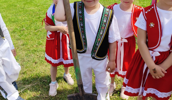 Deň Zeme 2025 - Sadenie Jablone 